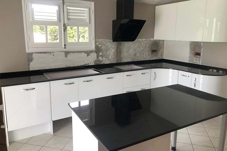 Plan de travail cuisine granit Martinique